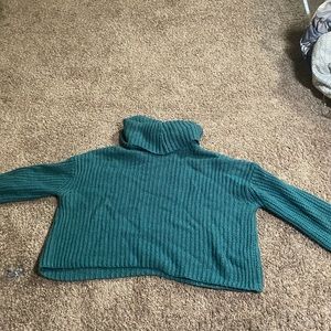 Cropped cowl neck sweater Size M
